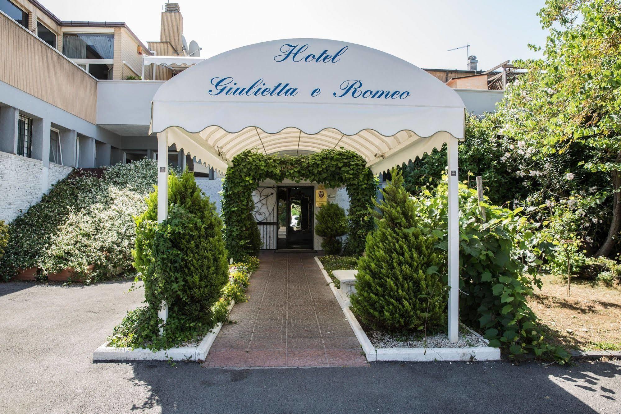 Hotel Giulietta E Romeo Casal Palocco Εξωτερικό φωτογραφία