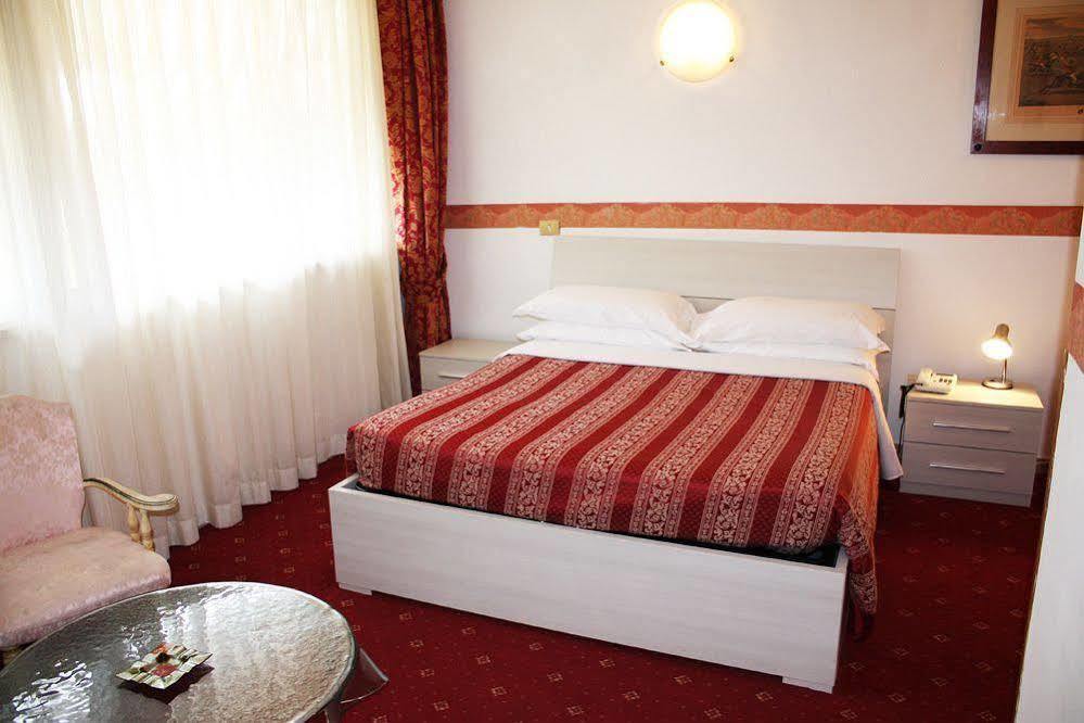 Hotel Giulietta E Romeo Casal Palocco Εξωτερικό φωτογραφία